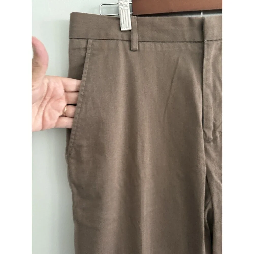 GAP Chino Pants Mens 34 x 32 Straight Fit Casual Work Wear Flat Front Khaki SPOT
